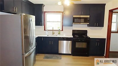 Fully Furnished Private Room Available For Rent Walkable To Metropark Station