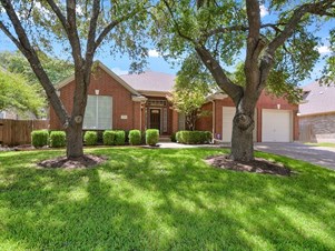Private Bathroom, Furnished Bedroom, Maid Service, All Bills Included. Near Tech Ridge, Domain. No Lease.