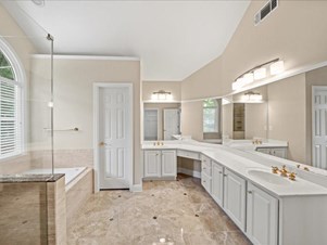 Fully Furnished Master Bedroom With Attached Bath And Huge Walk-in Closet