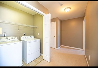 Private Bedroom/Bath In A Clean, Modern Townhouse, All Utilities Included.