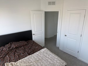 Single Bedroom Available In A 3 Bedroom Townhouse