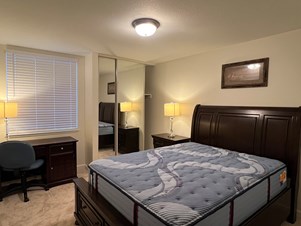 Private Bedroom At 5 Bed, 3 Bath House, Swimming Pool, Smart TV - Fast Wifi - Stainless Steel Appliances - Quiet & Clean
